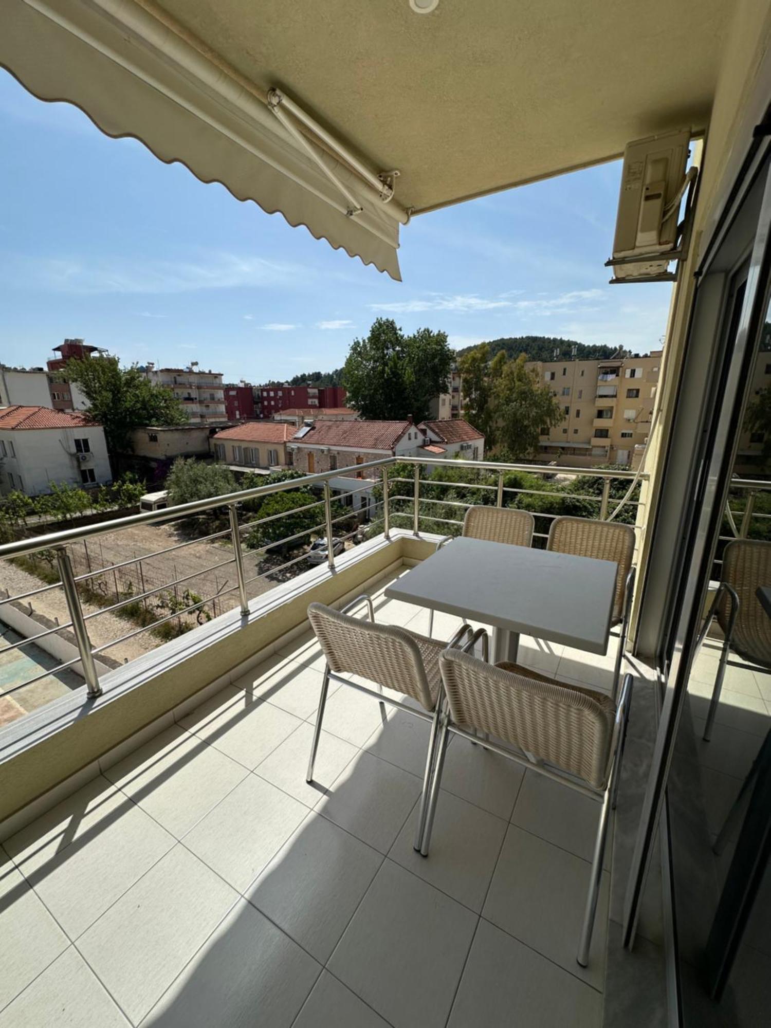 Apartments Piazza Himare Exteriör bild